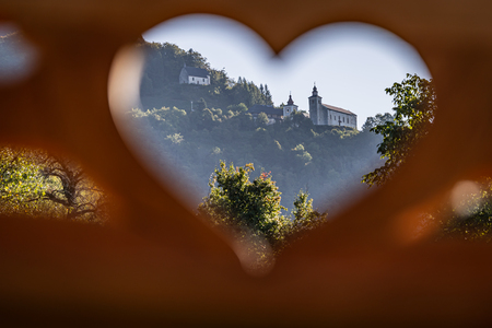 Dobrodelni pohod na Sv. Primož_Modre novice 